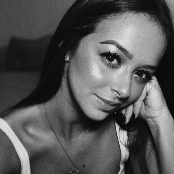 Meet your Posher, Júlia - Picture 1 of 1